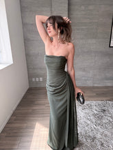 Cargar imagen en el visor de la galería, Azhares - Vestido largo olivo
