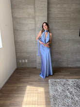 Cargar imagen en el visor de la galería, Milah - Vestido largo satinado azul claro
