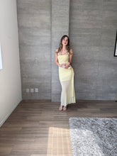 Cargar imagen en el visor de la galería, Tessa - Vestido midi de mesh amarillo
