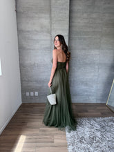 Cargar imagen en el visor de la galería, Jimena - Vestido de tul olivo
