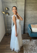 Cargar imagen en el visor de la galería, Eva - Vestido blanco midi de tul
