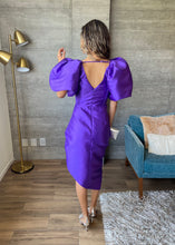 Cargar imagen en el visor de la galería, Macarena - Vestido morado midi satinado
