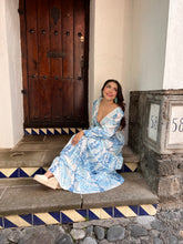 Cargar imagen en el visor de la galería, Tulum - Vestido azul floral largo con manga
