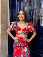 Cargar imagen en el visor de la galería, Lima - Vestido rojo floral dos piezas
